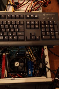 img_2059 無事おさまりました。しかし8500GTうるさいな。キーボードなナツカシのシリコングラフィックスのキーボード。デッドストックでウチにあったので、使ってみることにした。かなり頑丈にできている。