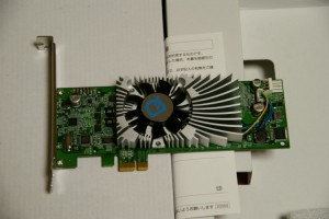 DSC01149 小さいボードだなあ。LowProfile用の金具もあります