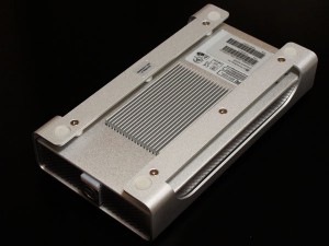 裏面はヒートシンクがこれまたステキ