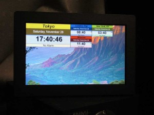 usbmon2 Qlockというソフトウェアで世界時計を。為替取引には便利。アラームもつけられる。