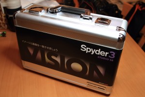IMG_0192 なんとアルミのアタッシェケースに入っています。これだけで重いわ。