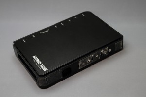 スモークガラスをハズしたところ。両面テープで止まってるなんて、とっても…