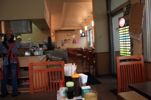 IMG_2085 店は飾り気ない普通の感じです