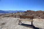 Zabriskie Pointにあるベンチ。焦げたいならここがベストｗ