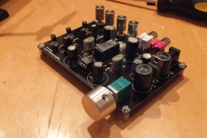 アクリルで挟むようにしようかなー。