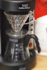 入れる杯数を選ぶボタンは、蒸らしの湯量を決めるためのもの。
