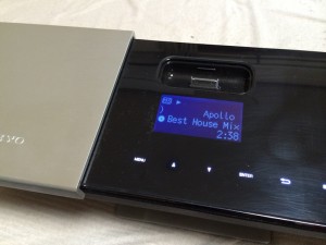 アウトレットなので細かな傷とかほこりはついている。ま、使えばすぐこうなるので気にしない。