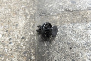 ファスナーに傷ついたが、見えないところなので全く気にしない。どうせそのうちこすったりするかもしれんし。