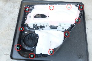 やっぱりファスナーも多め。
