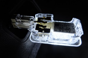 差し込んでみてテスト。特に極性をいじらなくても大丈夫だった。これ逆だったらどーするんだw?