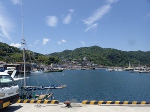 川奈港。陸の景色もなかなかよい。